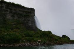 Edge of the Horseshoe Falls viewed from Maid of the Mist.jpg