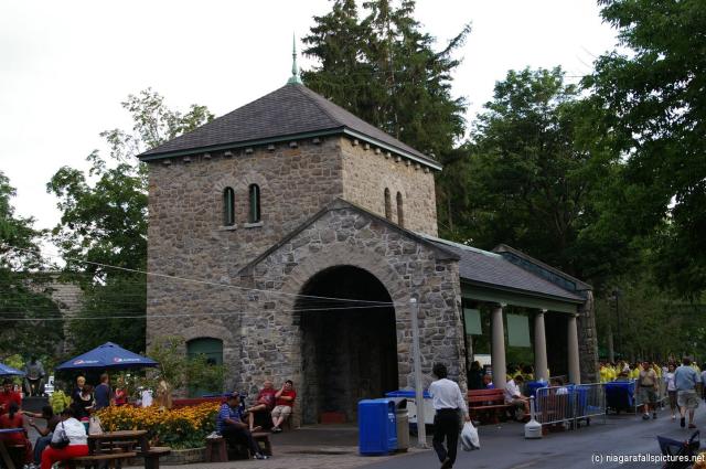 Entrance to Niagara Falls Cave of the Winds Tour on Goat Island.jpg