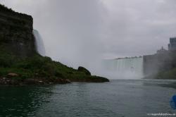 Horseshoe Niagara Falls approaches from Maid of the Mist.jpg