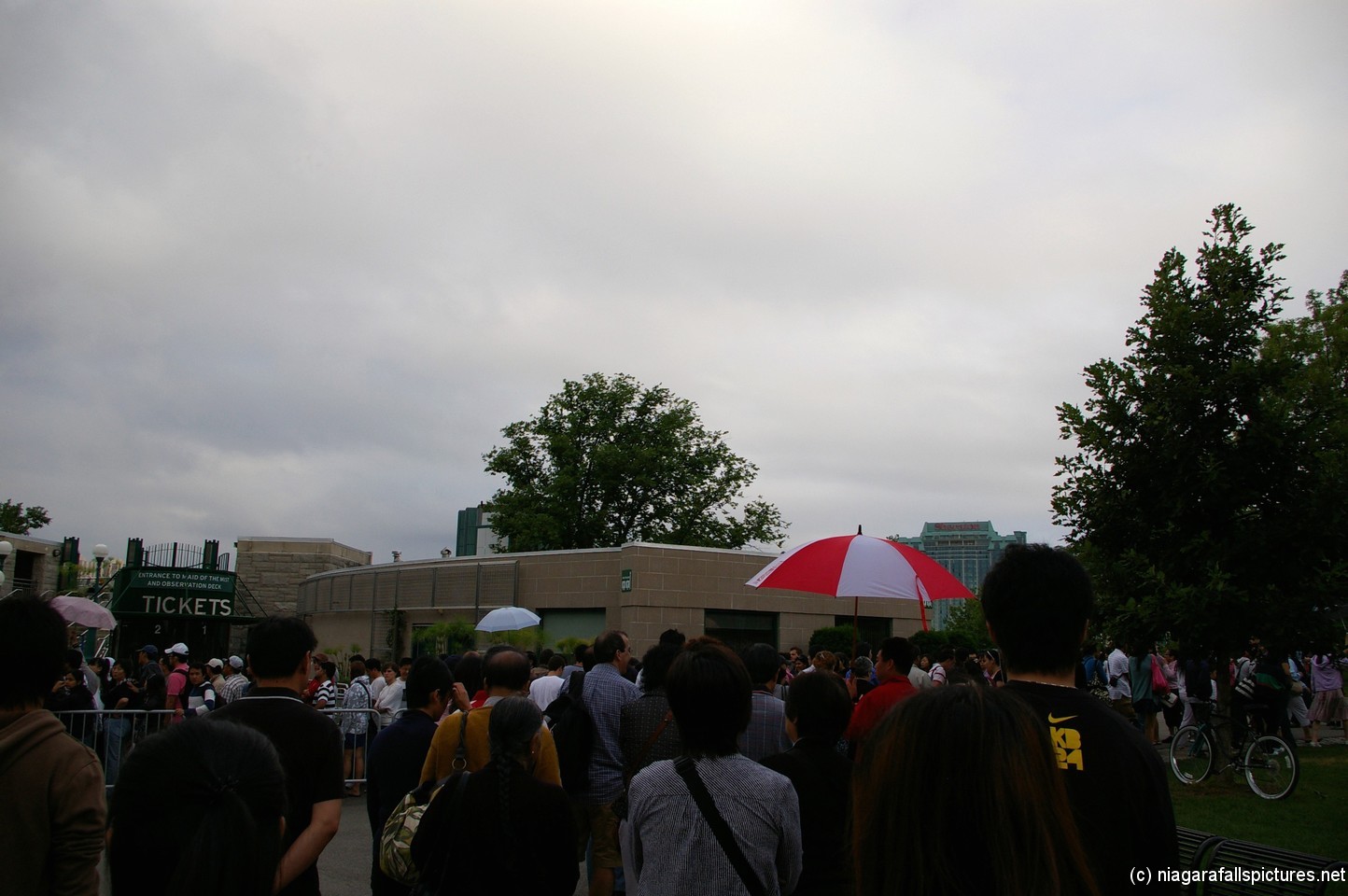 Maid of the Mist boat tour waiting line.jpg