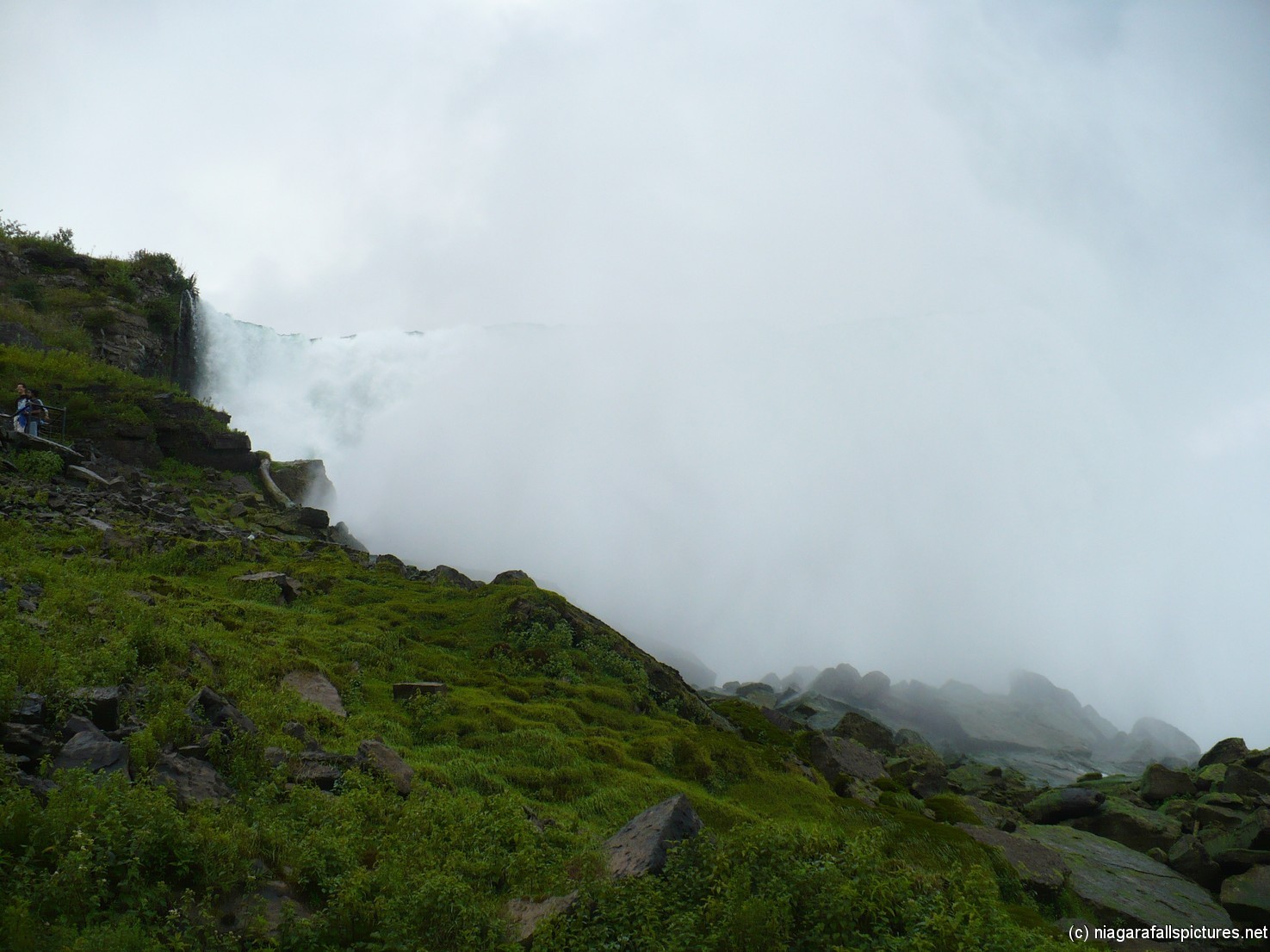 Niagara Falls as seen from the bottom of Prospect Point.jpg