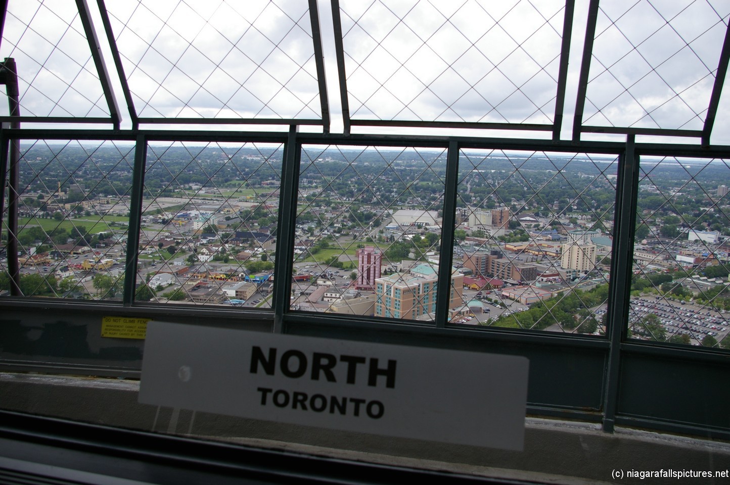 North Toronto seen from Skylon Tower.jpg