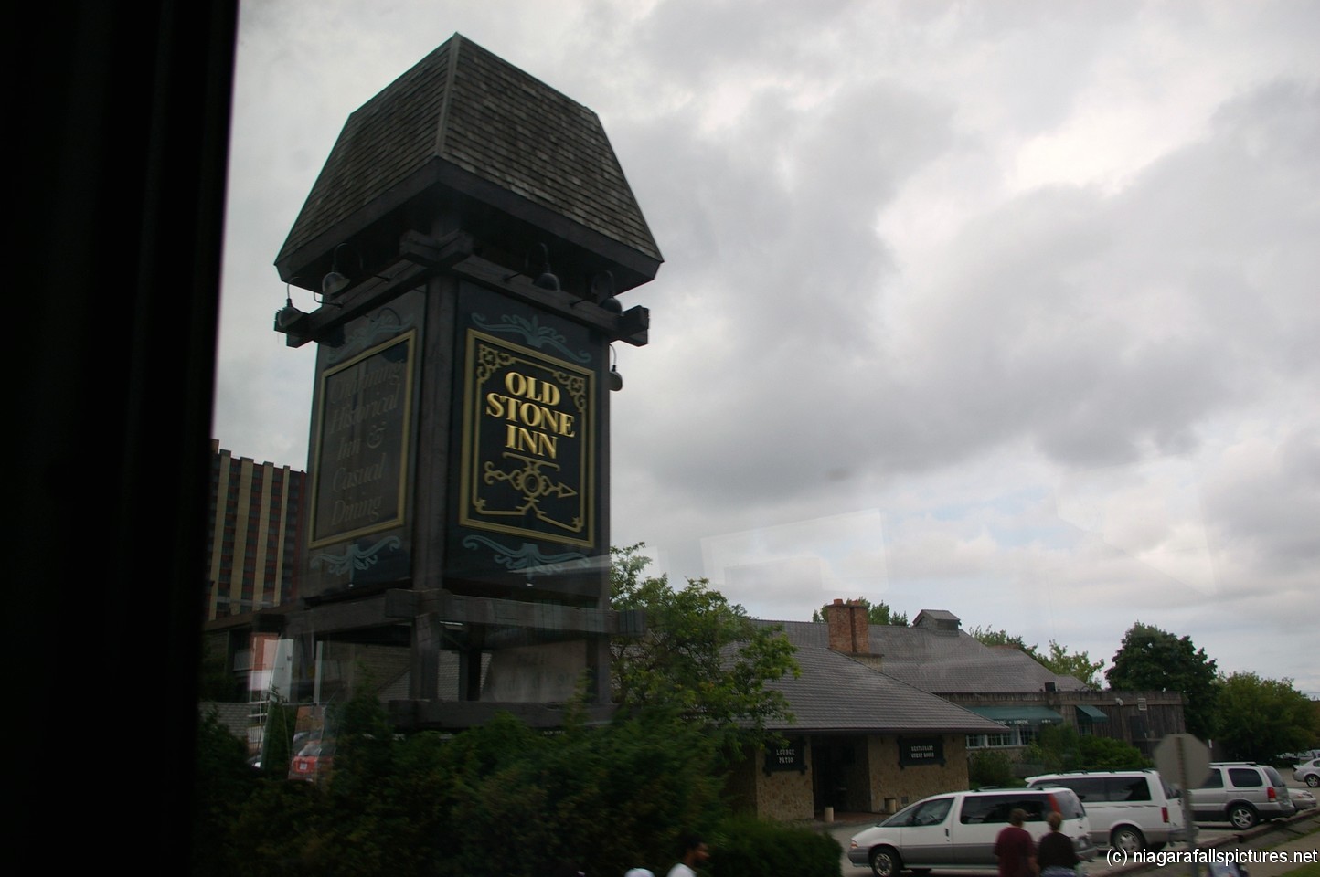 Old Stone Inn in Niagara Falls Canada.jpg