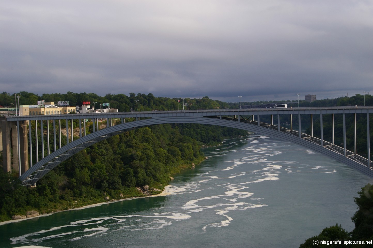 Rainbow Bridge to Canada at Niagara Falls.jpg