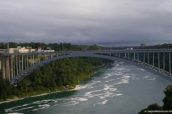 Rainbow Bridge to Canada at Niagara Falls.jpg