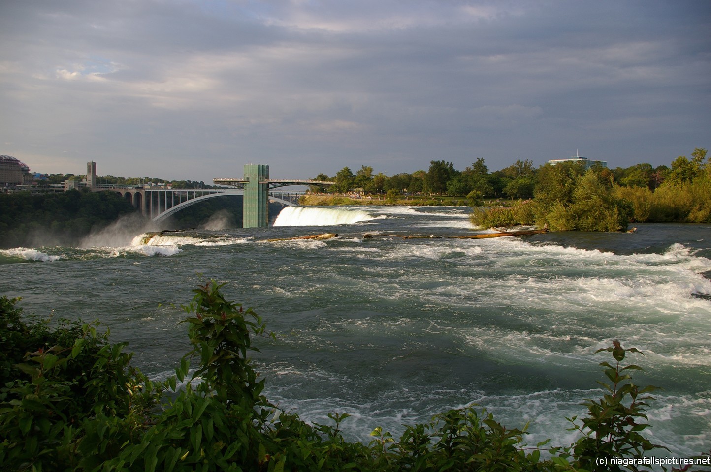 Top of the Niagara Falls on American Side.jpg