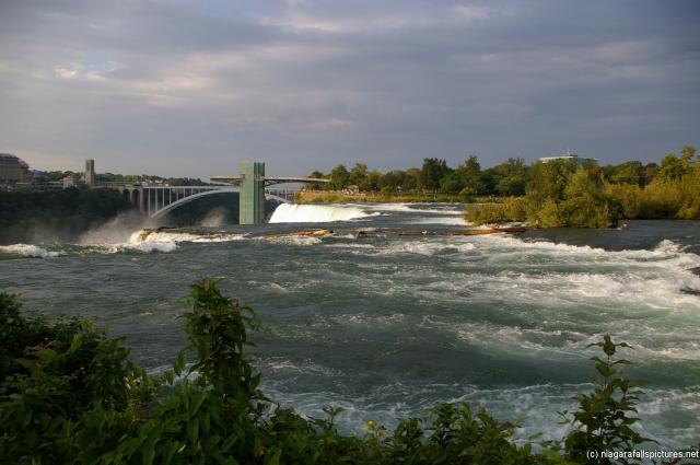 Top of the Niagara Falls on American Side.jpg