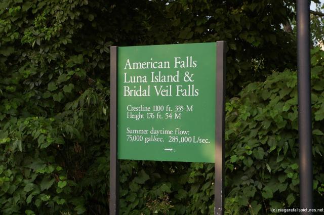 American Falls Luna Island and Bridal Veil Falls sign at Niagara Falls.jpg